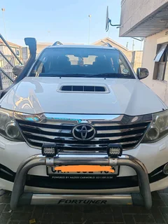 Toyota fortuner 2015 model 4x4 diesel, price negotiable