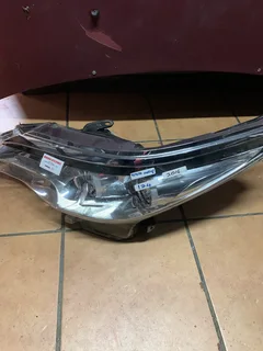 Toyota fortuner right headlight assembly