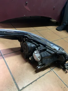 Toyota fortuner right headlight assembly