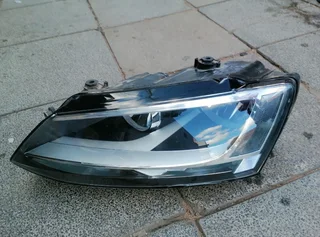 Volkswagen Jetta MK 6 halogen headlight
