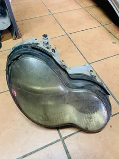 Mercedes Benz C-class right front headlight 2003
