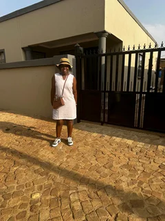 Hie am looking for domestic or nanny job live in or live out