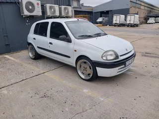2001 Renault Clio Hatchback