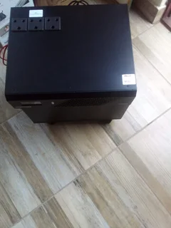 Mercer Inverter 720W with Battery Combo