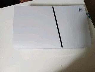 PlayStation 5 Slim – Disc Edition (1 Year Old)Selling my PS5 Slim Disc Edition, just over 1 year old