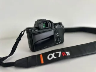 Sony Alpha a7R IV 61.0MP Mirrorless Camera &#43; Sony FE 85mm F1.8 &#43; Sony FE 24-70mm f2.8