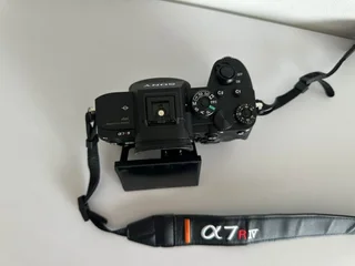 Sony Alpha a7R IV 61.0MP Mirrorless Camera &#43; Sony FE 85mm F1.8 &#43; Sony FE 24-70mm f2.8