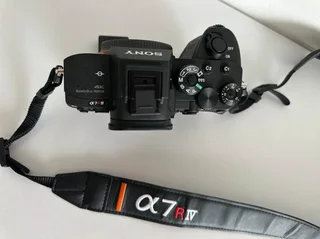 Sony Alpha a7R IV 61.0MP Mirrorless Camera &#43; Sony FE 85mm F1.8 &#43; Sony FE 24-70mm f2.8