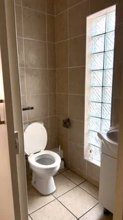 Cozy 1-Bedroom Flat with  Pool &amp; Garden Access – 5 min walk to the beach -Blouberg