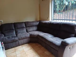 Corner unit recliner lounge suite