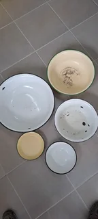 Enamel bowls ( various sizes)