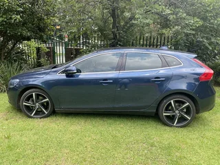 2015 Blue volvo v40 T3 excel