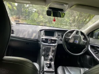 2015 Blue volvo v40 T3 excel