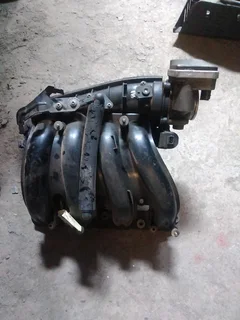 BMW 320i 2010-2011 Intake manifold