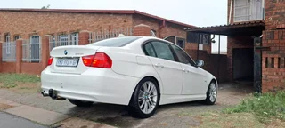 E90 BMW 3 Series 323i Exclusive Auto