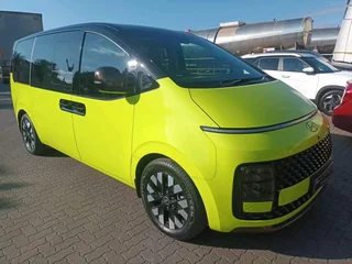 2024 Hyunda Staria 2.2d Luxury Automatic
