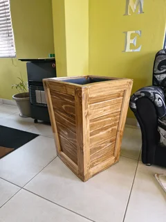 SOLID WOODEN TAPERED PLANTER