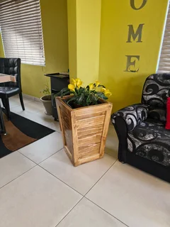 SOLID WOODEN TAPERED PLANTER