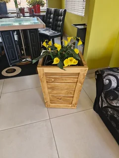 SOLID WOODEN TAPERED PLANTER