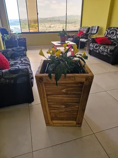 SOLID WOODEN TAPERED PLANTER