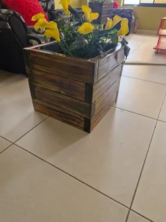 SOLID WOODEN COLOUR SATURATED PLANTER