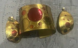 Beautiful Gold Bangle And Earrings