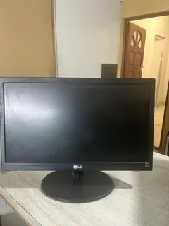 4th gen i7 desktop with 19” monitor