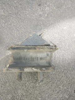 Mercedes ade 352,366 engine mountings for sale