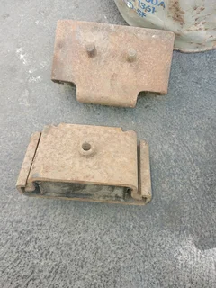 Mercedes ade 352,366 engine mountings for sale