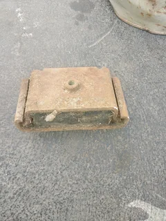 Various ade 352,366 engine brackets for sale