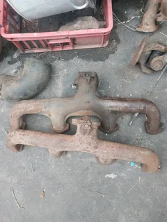 Mercedes Truck 352 non turbo exhaust manifolds to clear