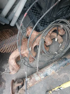 Mercedes Truck 352 non turbo exhaust manifolds to clear