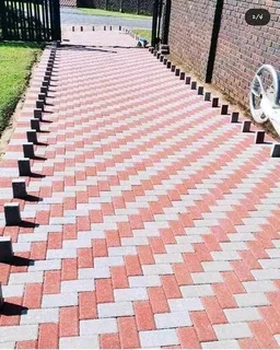 Tylon Tar Macquality That  Lastswe Specialize In(1) Tarring(2)driveways, Roads And Parking(3)paving