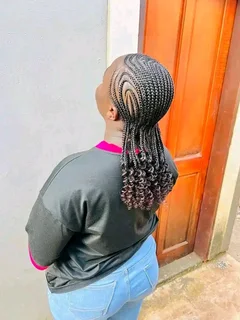 I am a mobile hairdersser looking for clients i also do house calls my whatsaap number 0733805789