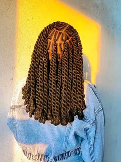 I am a mobile hairdersser looking for clients i also do house calls my whatsaap number 0733805789