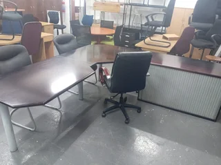 Executive office desk