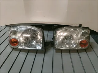 2010-2018 Nissan Np300 Lhs And Rhs Both Side Headlight For Sale