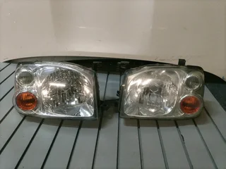 2010-2018 NISSAN NP300 LHS AND RHS BOTH SIDE HEADLIGHT FOR SALE