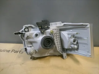 2012-2017 TOYOTA QUANTUM SESFIKLE LHS HEADLIGHT FOR SALE