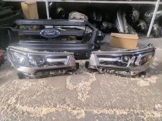 2021-2023 TOYOTA HILUX LEGEND BOTH SIDE XENON HEADLIGHT FOR SALE