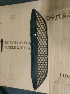 2016-2019 FORD FIESTA ST FRONT GRILL FOR SALE