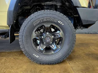 2010 TOYOTA LAND CRUISER 79 4.0P V6 R 449 900 - LOADS OF EXTRAS !!