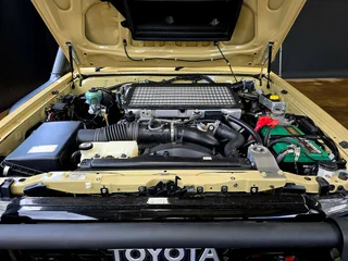 2021 TOYOTA LAND CRUISER 79 4.5 V8 90637 KM &#64; R 1 099 900 - LOADS OF EXTRAS !!