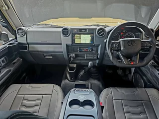 2025 TOYOTA LAND CRUISER 79 4.5 V8 LX PU MT DCab 100 KM  LOADS OF EXTRAS !!
