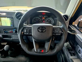 2025 TOYOTA LAND CRUISER 79 4.5 V8 LX PU MT DCab 100 KM  LOADS OF EXTRAS !!