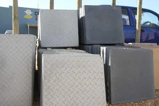 Maxi bricks and pavings bricks for sales R650