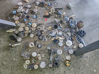Selling a Variety of wheel caps and badges