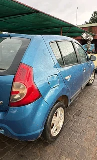 Stripping Renault Sandero for Spares
