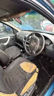 Stripping Renault Sandero for Spares