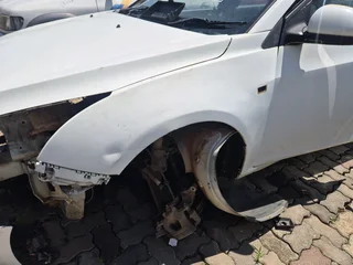 Selling Chevrolet Cruze Fenders